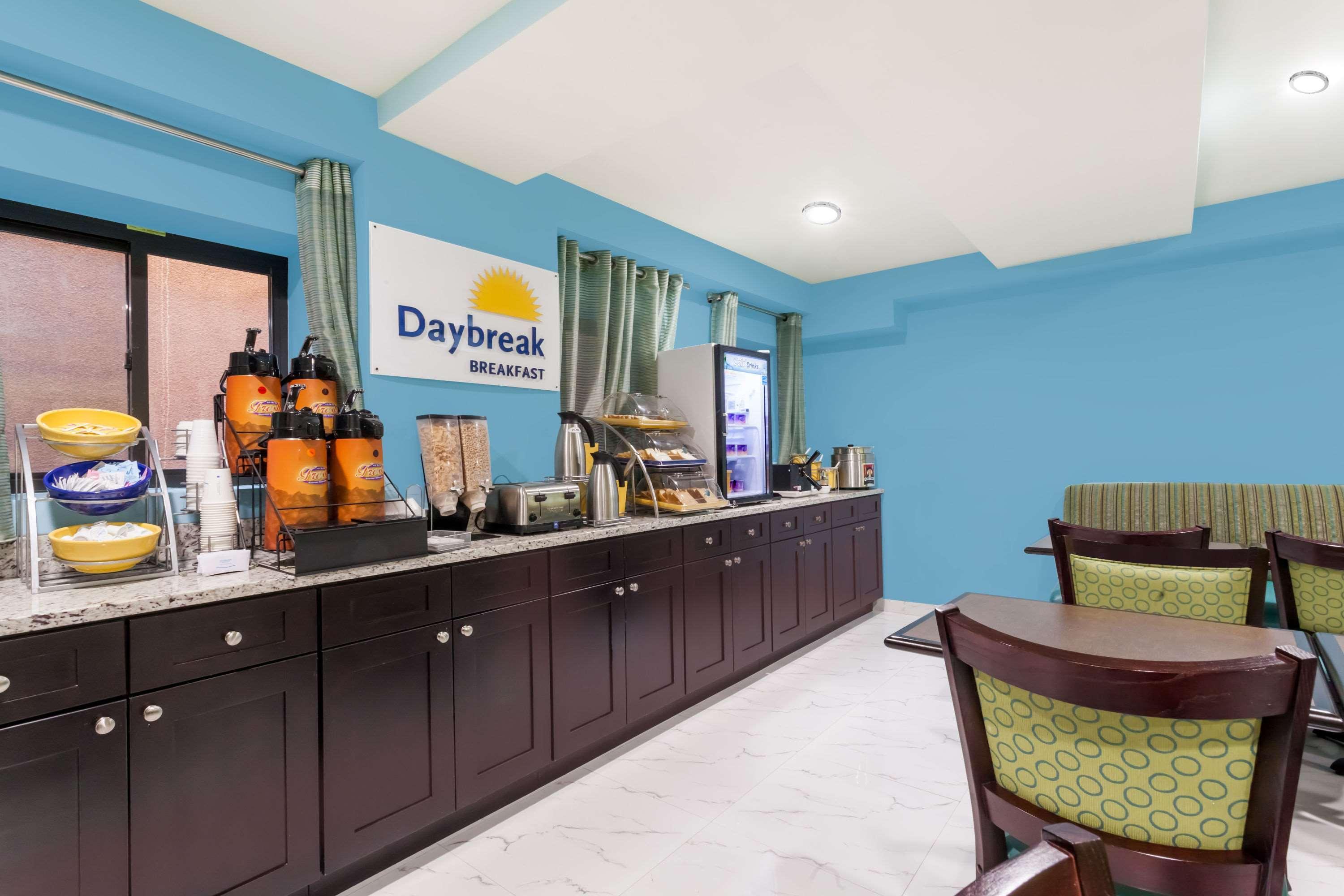 Days Inn & Suites By Wyndham Jamaica Jfk Airport Nova Iorque Exterior foto